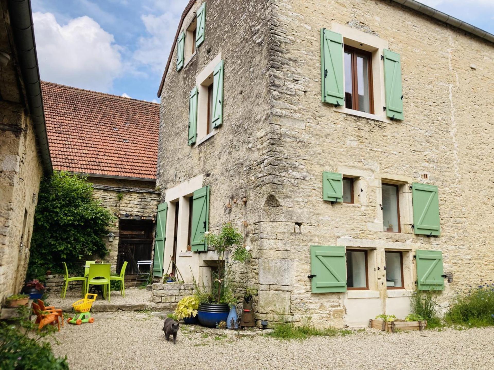 Rue De La Tour Du Pin Villa Fontaine-Francaise Luaran gambar